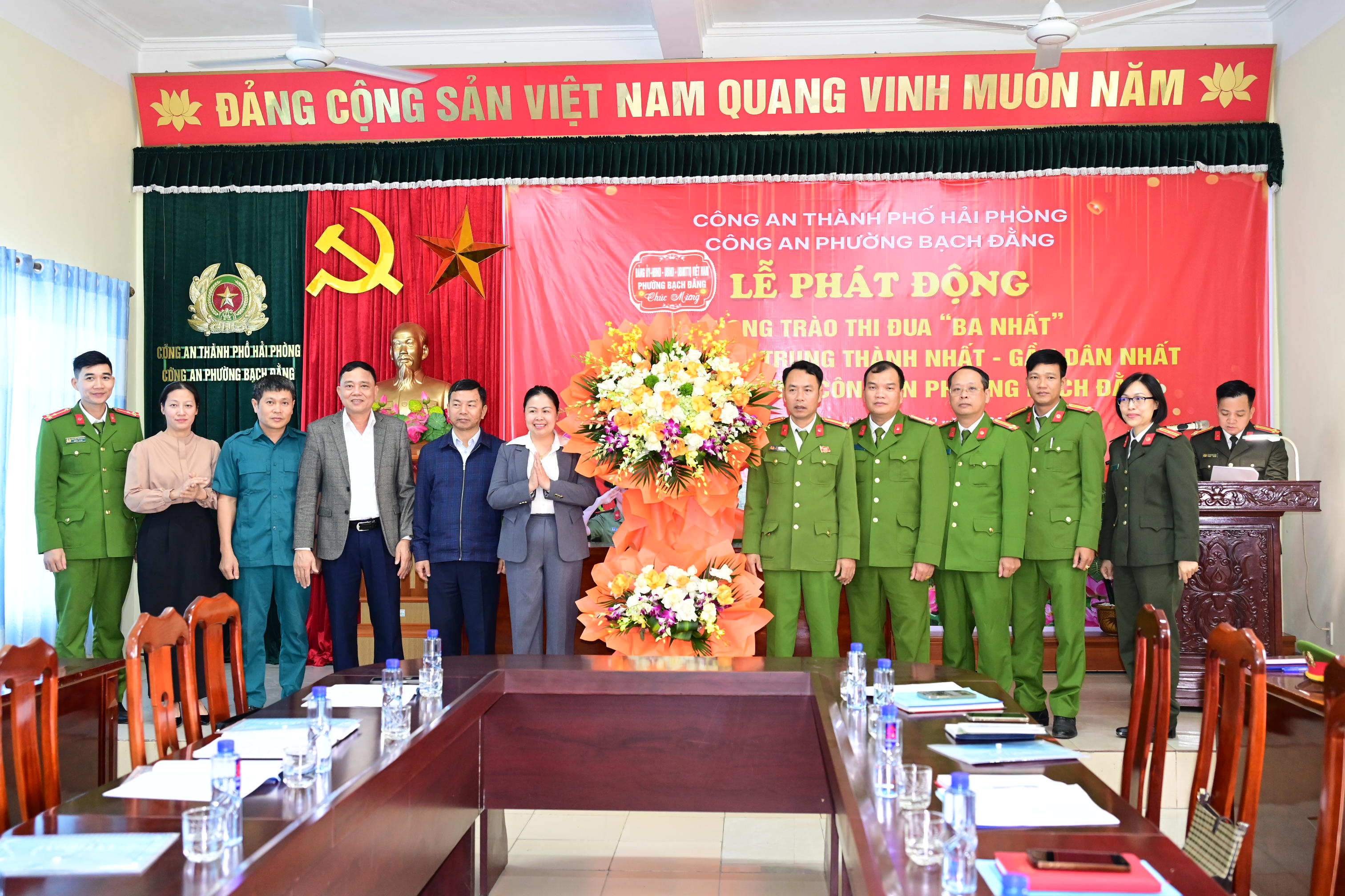 Công an phường Bạch Đằng phát động phong trào thi đua “Ba nhất”